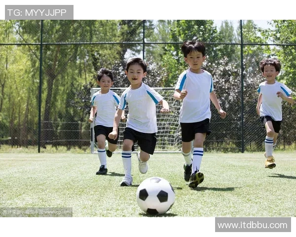 足球明星们的欢乐瞬间集锦视频带你领略球场外的轻松与快乐