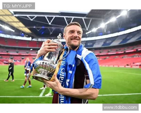 足球明星核弹头的传奇人生与赛场风云揭秘 足球明星核弹头的传奇人生与赛场风云揭秘